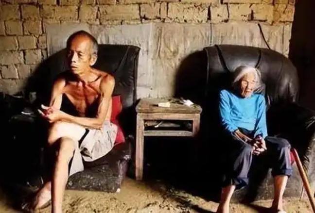 日本兵儿子光棍一辈子最大想法是砍死父亲人生就是博-尊龙凯时母亲是慰安妇父亲是(图2)